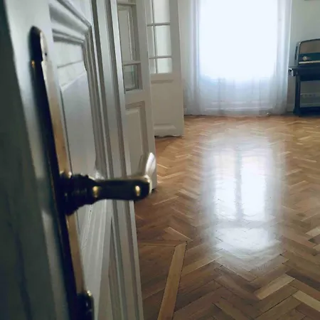 Unique And Stylish Downtown *