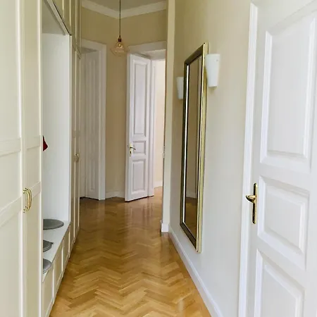 Апартаменты Unique And Stylish Downtown *