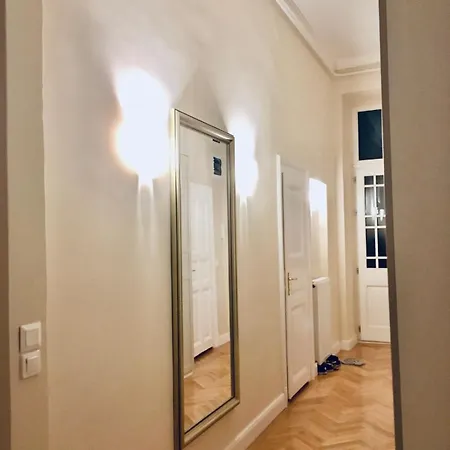 Апартаменты Unique And Stylish Downtown Будапешт