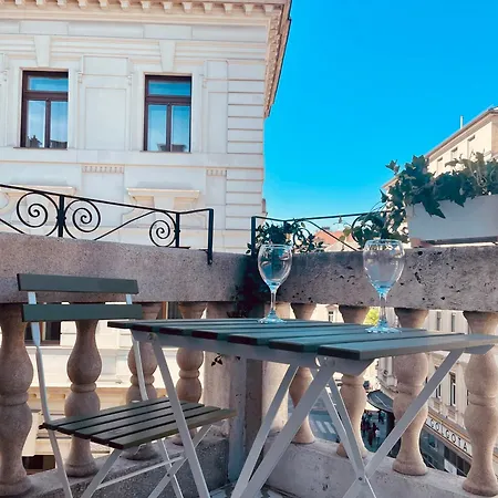 Апартаменты Unique And Stylish Downtown *