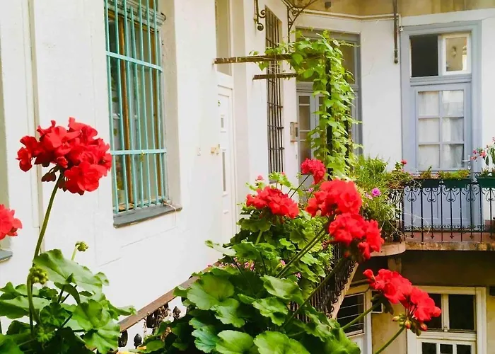 Apartment Unique And Stylish Downtown Budapest