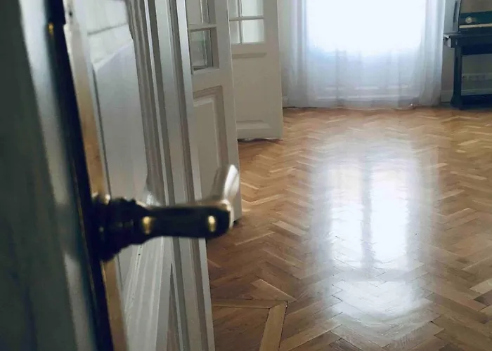 Unique And Stylish Downtown *