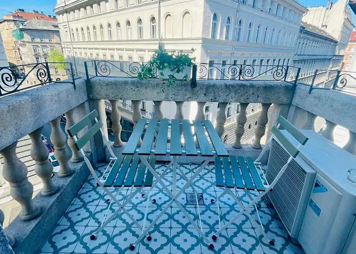 Apartament Unique And Stylish Downtown